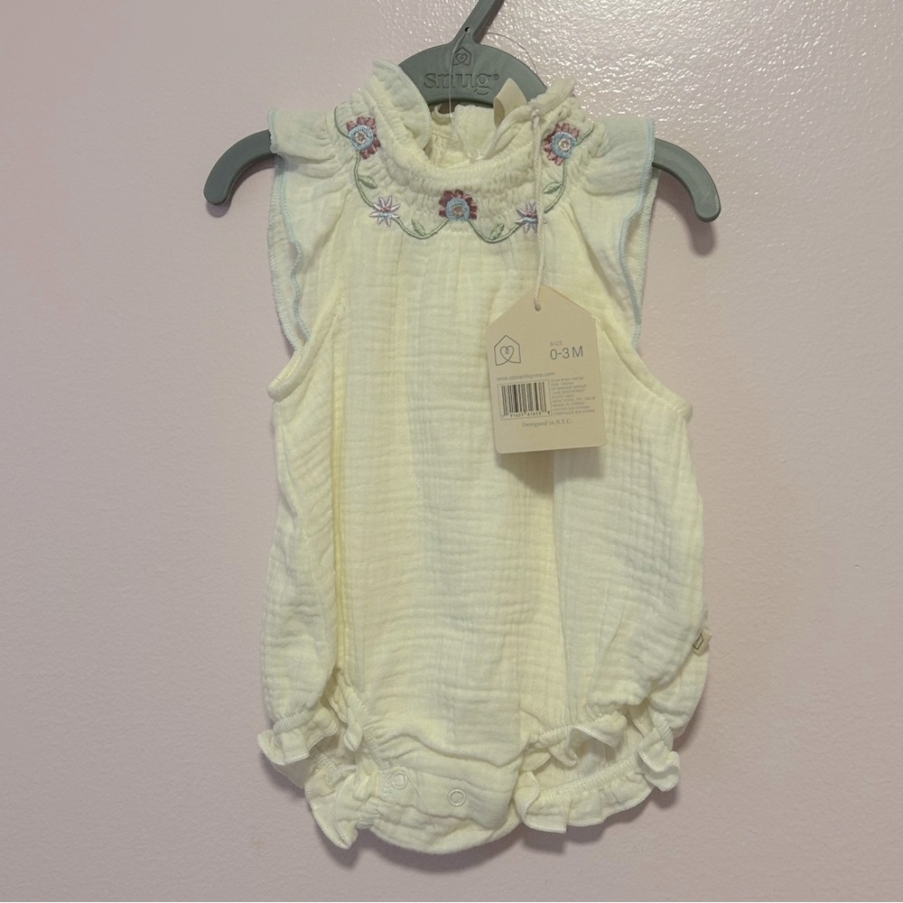NWT Snug Cream Smocked and Floral Romper Sz 0-3 Mo